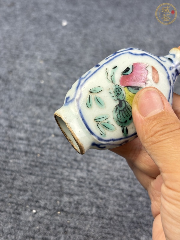 古玩陶瓷青花粉彩鼻煙壺真品鑒賞圖