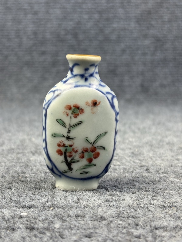 古玩轉(zhuǎn)賣青花粉彩花卉紋鼻煙壺拍賣，當(dāng)前價(jià)格188元