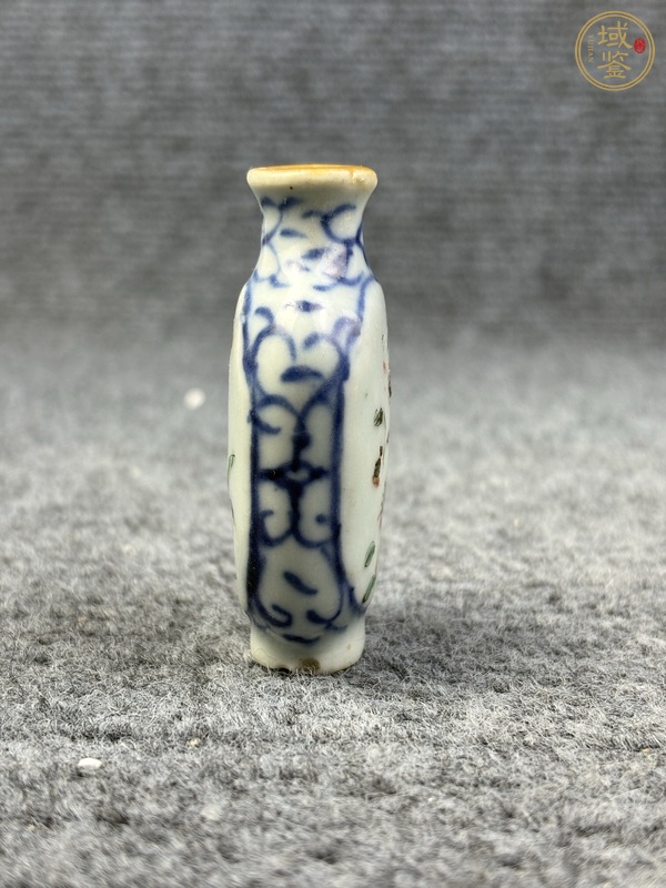 古玩陶瓷青花粉彩花卉紋鼻煙壺真品鑒賞圖