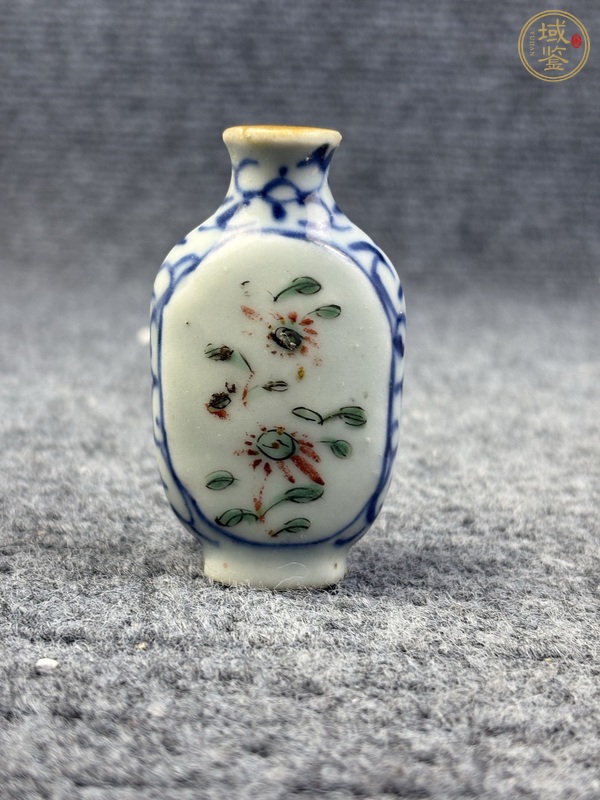 古玩陶瓷青花粉彩花卉紋鼻煙壺真品鑒賞圖