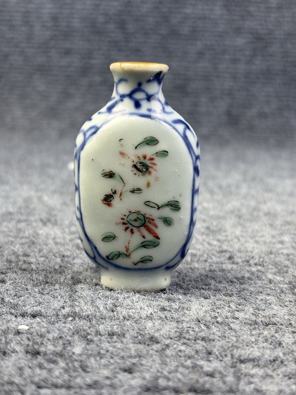 古玩陶瓷青花粉彩花卉紋鼻煙壺拍賣，當(dāng)前價(jià)格426元