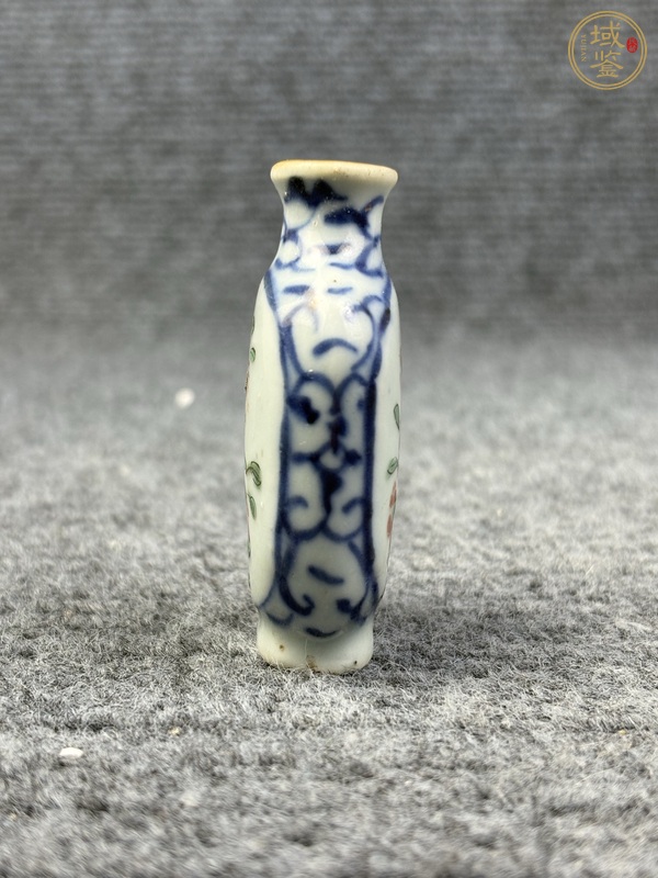 古玩陶瓷青花粉彩花卉紋鼻煙壺真品鑒賞圖