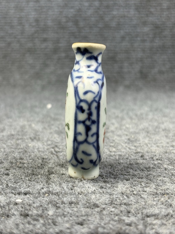 古玩陶瓷青花粉彩花卉紋鼻煙壺拍賣，當(dāng)前價(jià)格426元