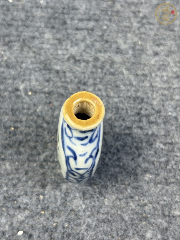 古玩陶瓷青花粉彩花卉紋鼻煙壺真品鑒賞圖