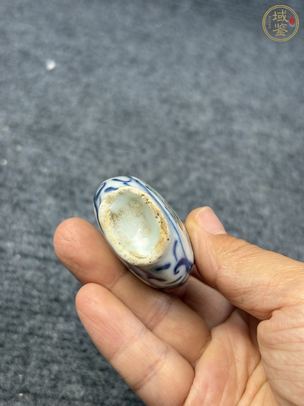 古玩陶瓷青花粉彩花卉紋鼻煙壺真品鑒賞圖
