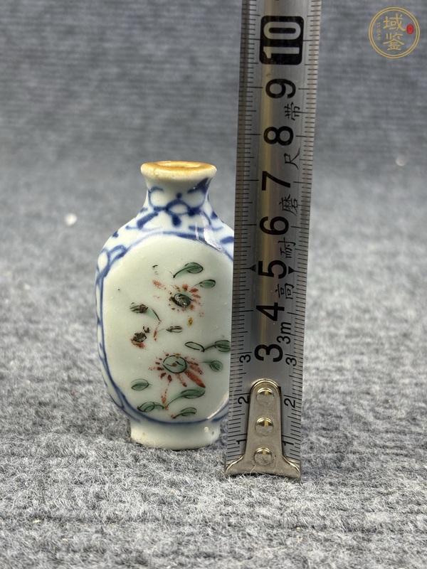 古玩陶瓷青花粉彩花卉紋鼻煙壺真品鑒賞圖
