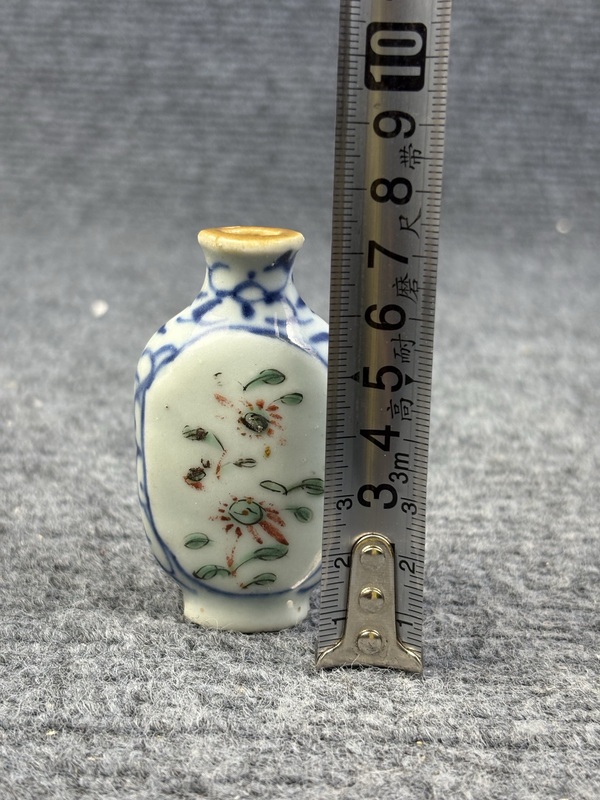 古玩陶瓷青花粉彩花卉紋鼻煙壺拍賣，當(dāng)前價(jià)格426元