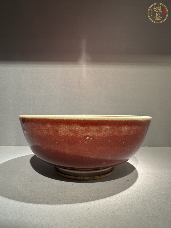 古玩陶瓷紅釉碗真品鑒賞圖