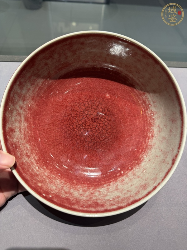 古玩陶瓷紅釉碗真品鑒賞圖