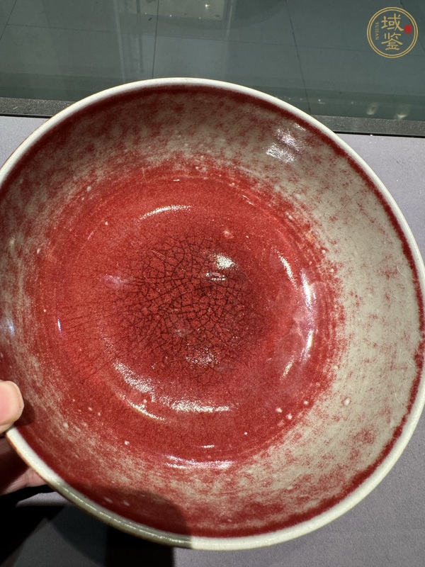古玩陶瓷紅釉碗真品鑒賞圖