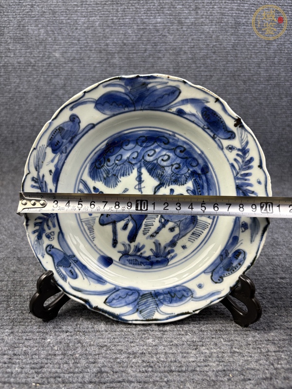 古玩陶瓷青花雙鹿紋盤真品鑒賞圖