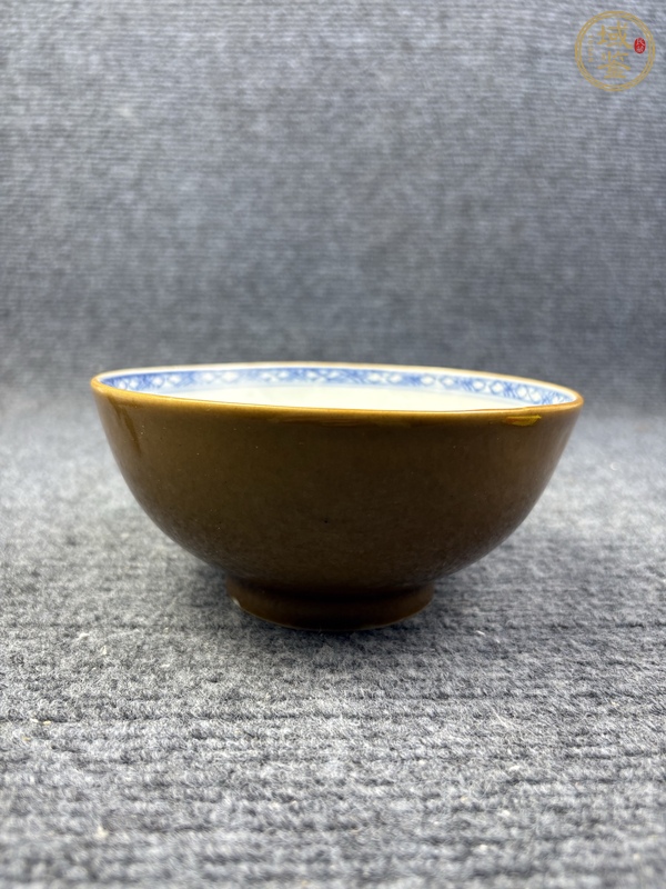 古玩陶瓷外紫金釉內(nèi)青花山水紋碗真品鑒賞圖
