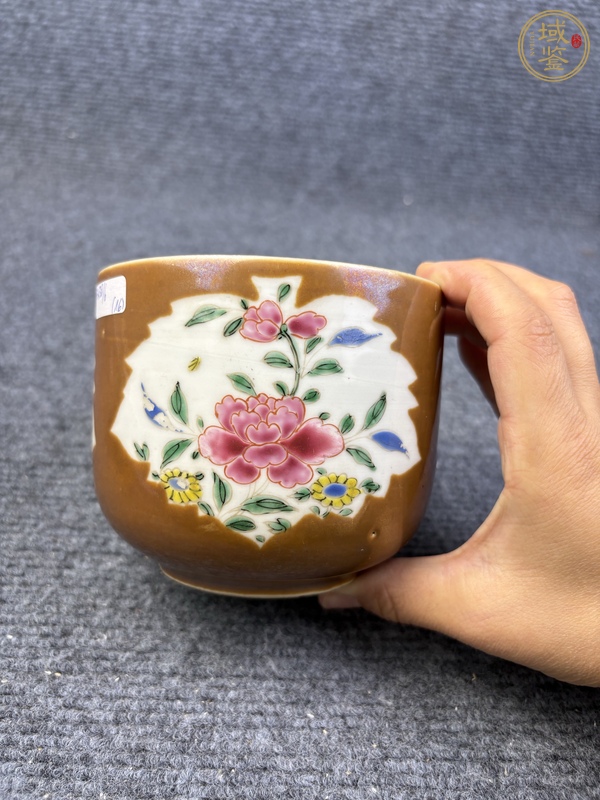 古玩陶瓷紫金釉開(kāi)窗粉彩花卉紋缸真品鑒賞圖