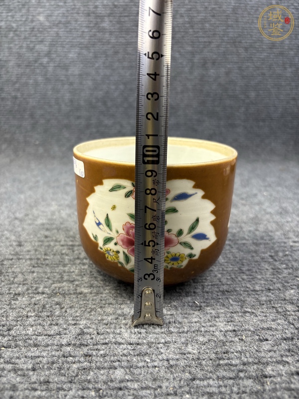 古玩陶瓷紫金釉開(kāi)窗粉彩花卉紋缸真品鑒賞圖