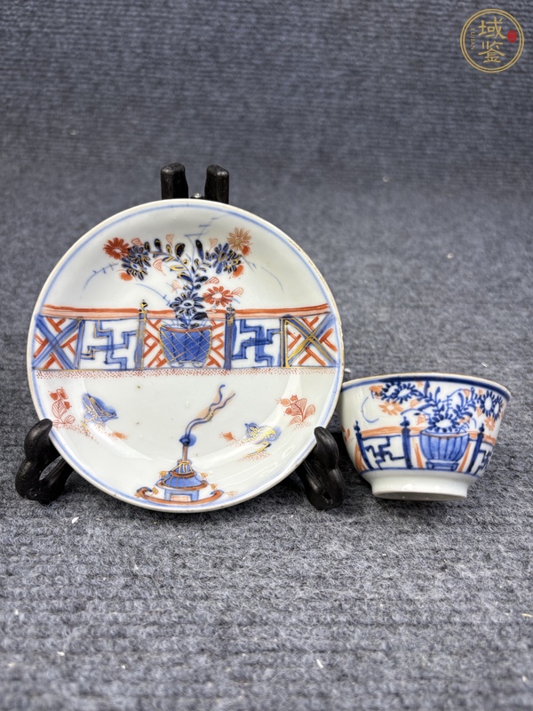 古玩陶瓷青花礬紅描金花鳥紋杯碟套真品鑒賞圖