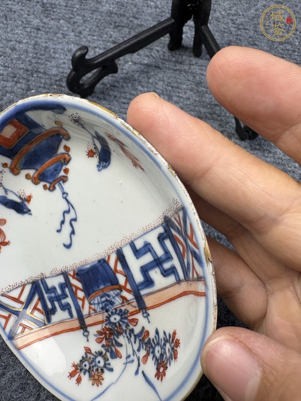 古玩陶瓷青花礬紅描金花卉紋杯碟套真品鑒賞圖