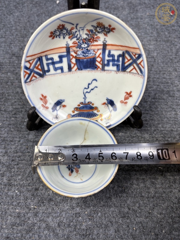 古玩陶瓷青花礬紅描金花卉紋杯碟套真品鑒賞圖