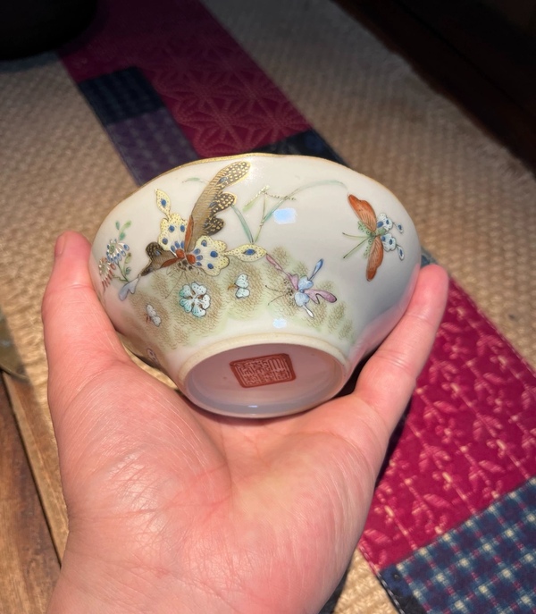 古玩轉(zhuǎn)賣晚清粉彩蝴蝶紋馬蹄茶碗拍賣，當(dāng)前價(jià)格998元