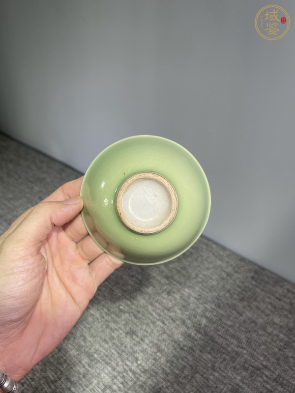 古玩陶瓷民國(guó)豆青釉小茶碗真品鑒賞圖