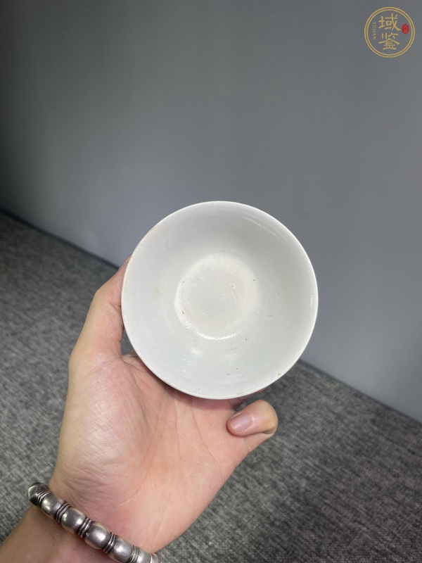 古玩陶瓷民國(guó)豆青釉小茶碗真品鑒賞圖