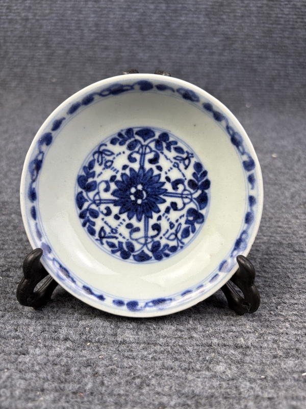 古玩轉(zhuǎn)賣青花花卉紋小盤拍賣，當(dāng)前價(jià)格188元