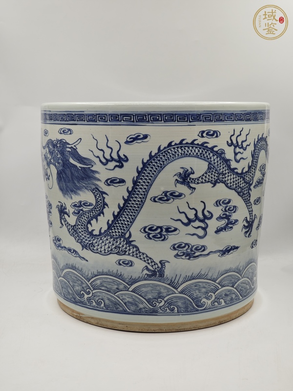 古玩陶瓷青花雙龍戲珠紋香爐真品鑒賞圖