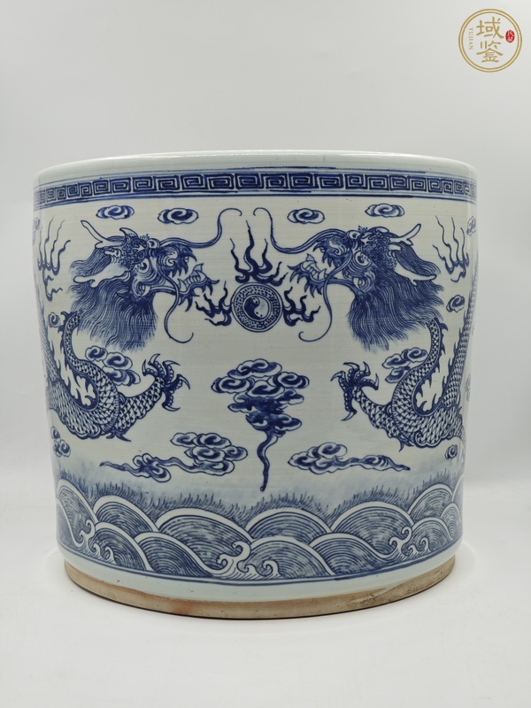 古玩陶瓷青花雙龍戲珠紋香爐真品鑒賞圖