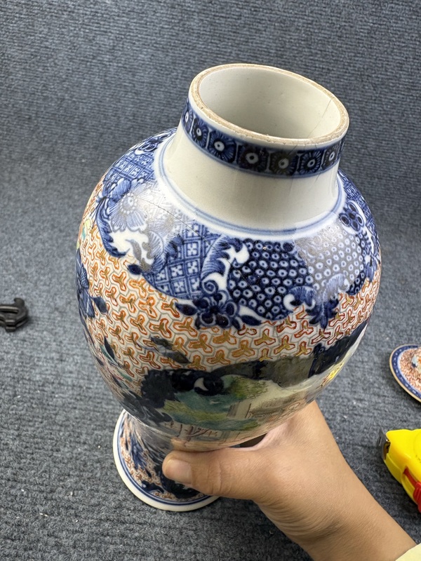古玩陶瓷乾隆廣彩滿大人大蓋瓶拍賣，當前價格2388元