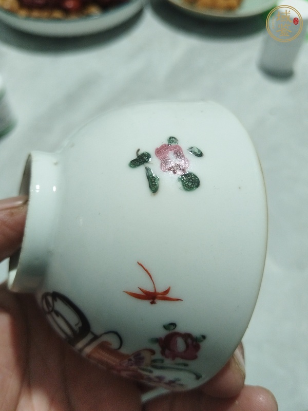 古玩陶瓷粉彩花卉杯真品鑒賞圖
