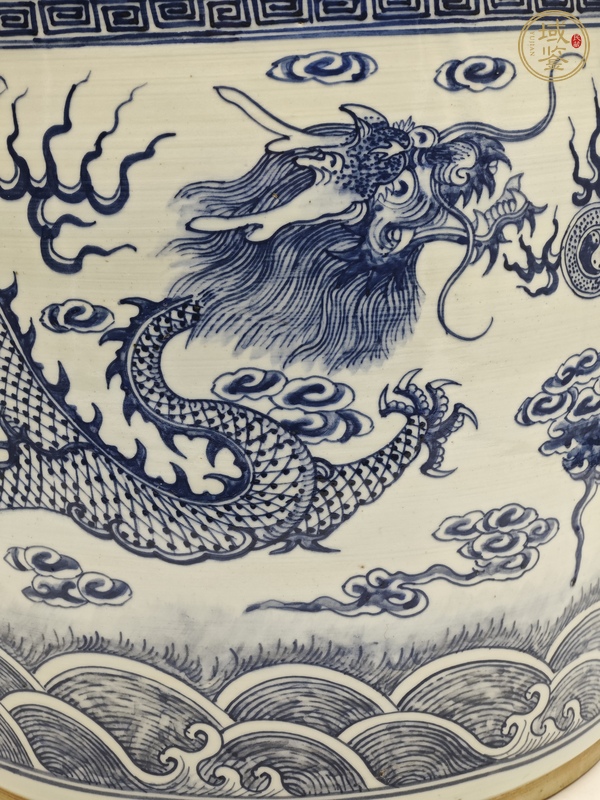 古玩陶瓷青花雙龍戲珠紋香爐真品鑒賞圖