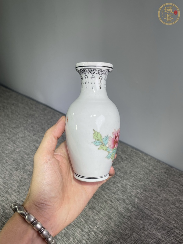 古玩陶瓷粉彩雉雞牡丹圖盤口瓶真品鑒賞圖
