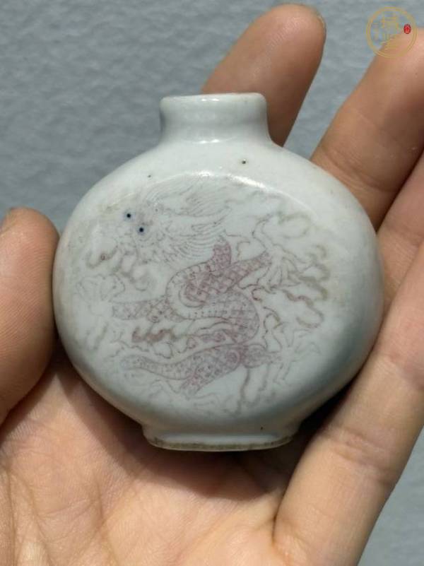 古玩陶瓷釉里紅龍紋鼻煙壺真品鑒賞圖