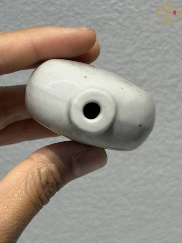 古玩陶瓷釉里紅龍紋鼻煙壺真品鑒賞圖