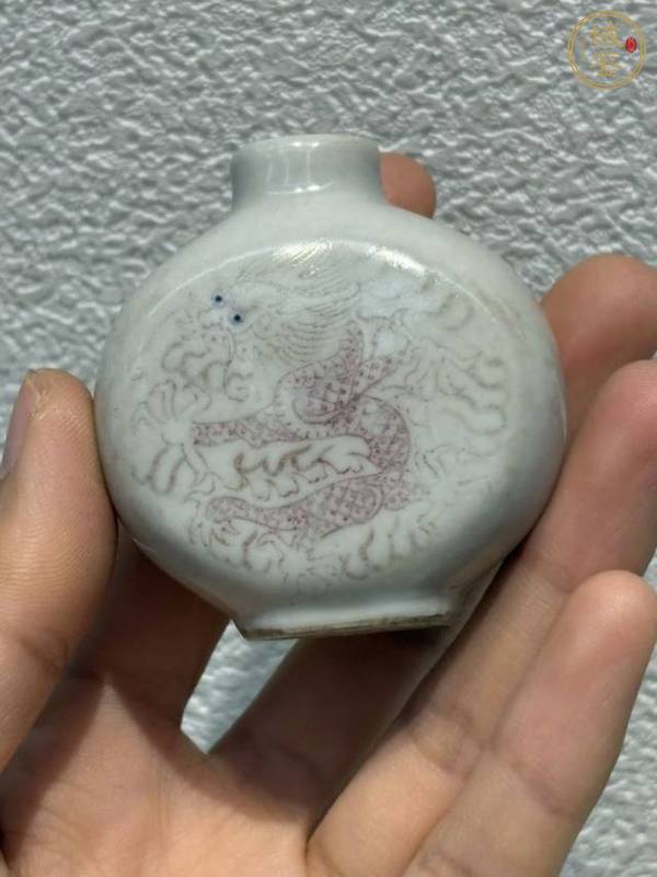 古玩陶瓷釉里紅龍紋鼻煙壺真品鑒賞圖