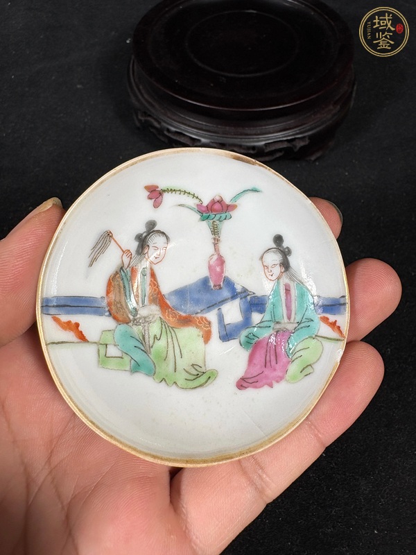 古玩陶瓷仕女紋粉彩盤真品鑒賞圖