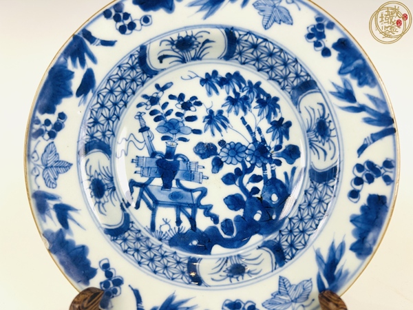 古玩陶瓷清康熙 青花花卉紋折沿盤真品鑒賞圖