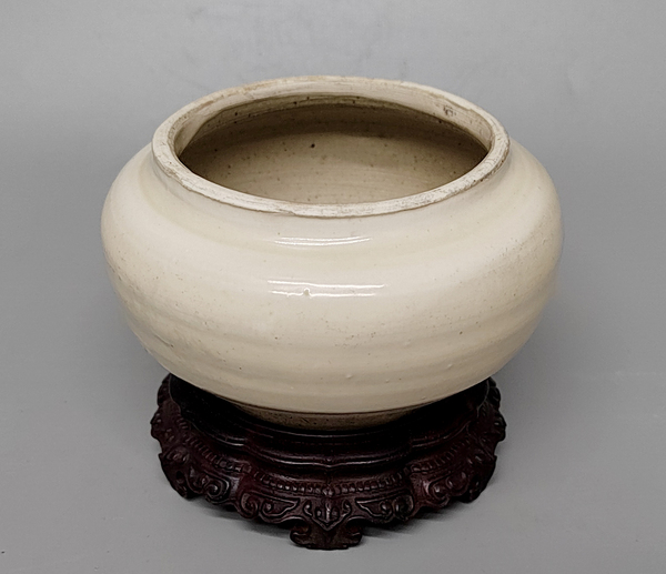 古玩陶瓷白凈的元代白釉水盂拍賣(mài)，當(dāng)前價(jià)格152元