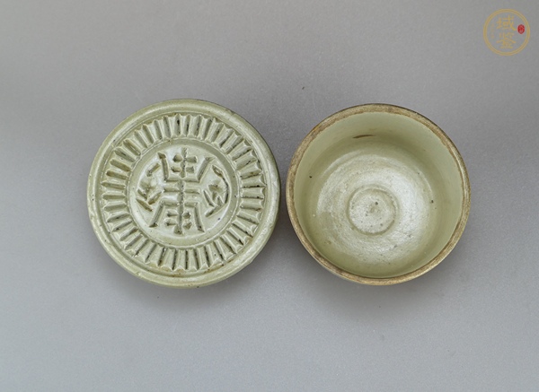 古玩陶瓷龍泉青瓷杯和托真品鑒賞圖
