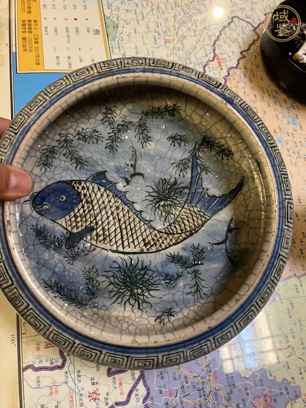 古玩陶瓷哥釉青花釉里紅魚藻紋洗真品鑒賞圖