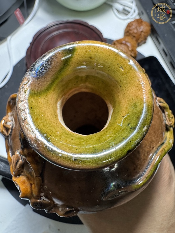 古玩陶瓷三彩堆塑龍紋瓶真品鑒賞圖