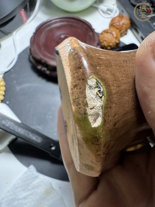 古玩陶瓷三彩堆塑龍紋瓶真品鑒賞圖