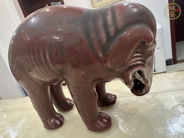 古玩陶瓷豇豆紅釉仿生瓷大象真品鑒賞圖