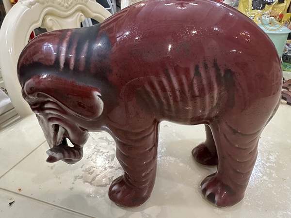 古玩陶瓷豇豆紅釉仿生瓷大象真品鑒賞圖