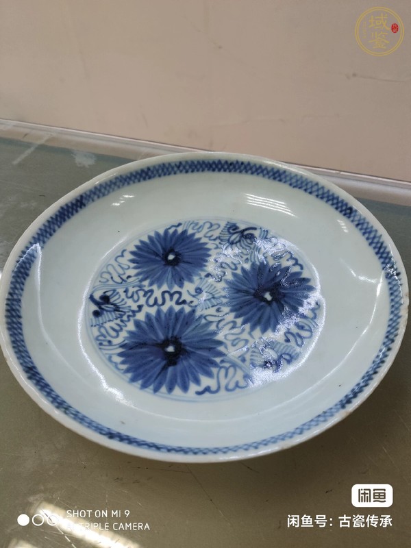 古玩陶瓷花卉紋青花盤真品鑒賞圖