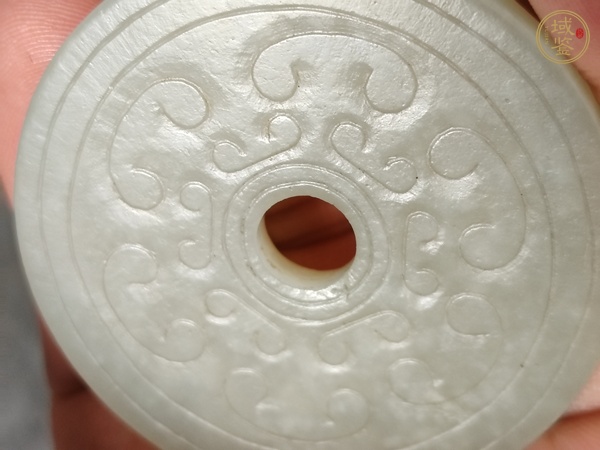 古玩玉器和田玉雕“卷云紋璧”真品鑒賞圖