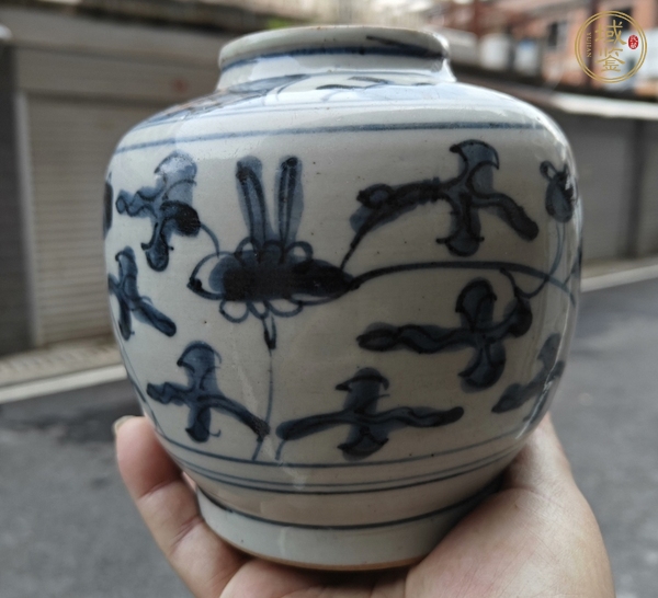 古玩陶瓷青花纏枝花卉罐真品鑒賞圖
