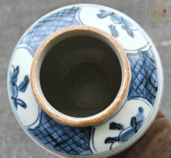 古玩陶瓷青花纏枝花卉罐真品鑒賞圖