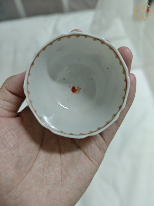 古玩陶瓷花鳥紋礬紅杯盤真品鑒賞圖
