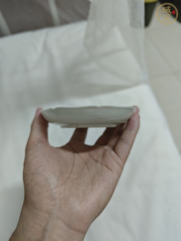 古玩陶瓷花鳥紋礬紅杯盤真品鑒賞圖
