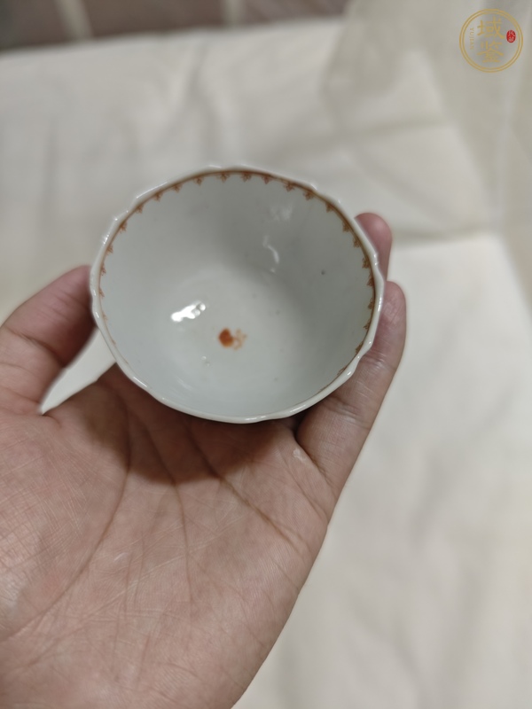 古玩陶瓷花鳥紋礬紅杯盤真品鑒賞圖